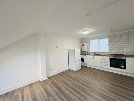 3 bedroom flat to rent - Photo 3