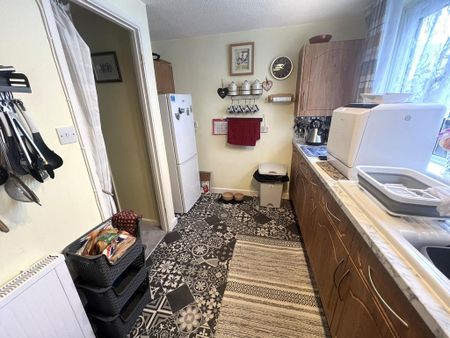 2 bedroom terraced house to rent - Photo 4