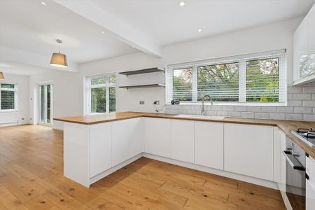 6 bedroom detached house to rent - Photo 5