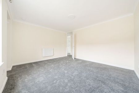 Little Thatch, Godalming, Surrey, GU7 - Photo 3