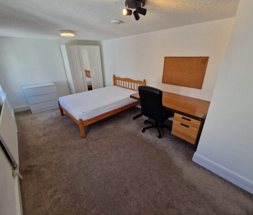 5 Bed Student Accommodation - Photo 4