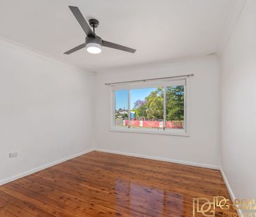 Charming Beachside Family Home in Convenient Location - Photo 3