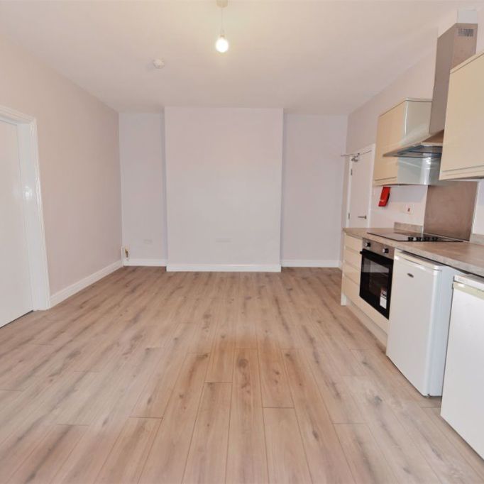 2 bedroom Flat in Springwood Road Flat 10, Leeds - Photo 1