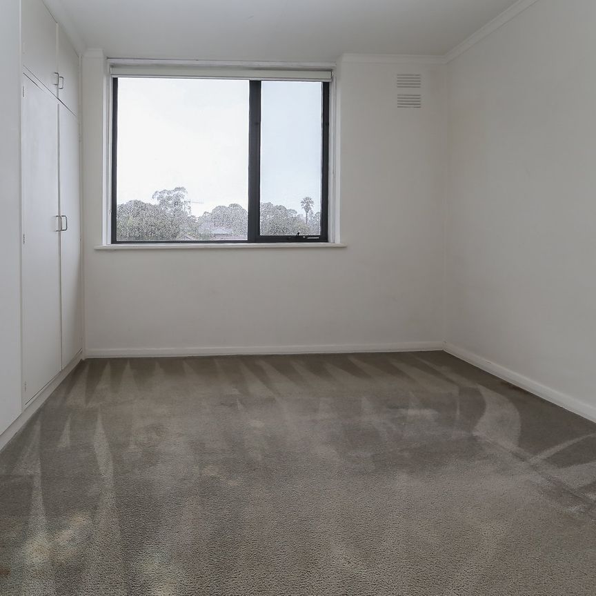 Spacious 2-bedroom Apartment opposite Morang Road Reserve - Photo 1