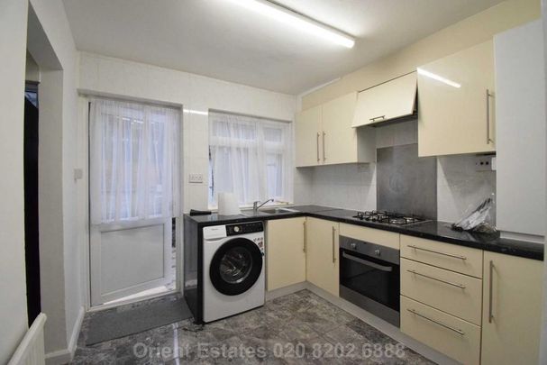 3 bedroom end of terrace house to rent - Photo 1