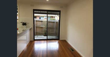 DELIGHTFUL TWO BEDROOM APARTMENT - Photo 5