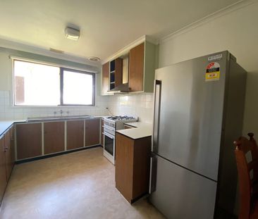$560/w 2 Bed 1 Bath 1 Carport Home Absolutely Convenient! - Photo 6
