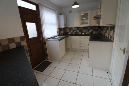 2 bed end of terrace house to rent in Swift Street, Ashton-Under-Lyne, OL6 - Photo 2