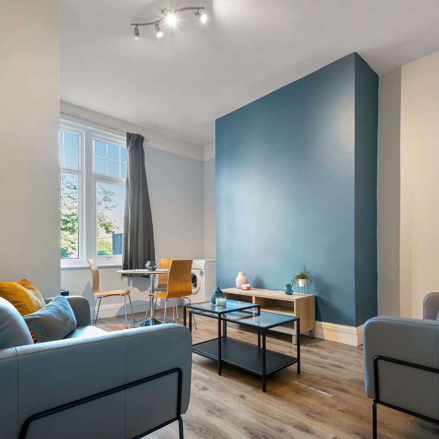 16 HEADINGLEY LANE Leeds - LS6 2AS - Photo 1