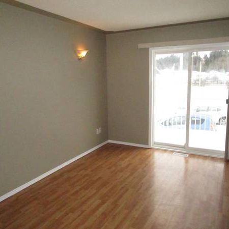 Beautiful 3 Storey Townhouse in Peden Hill Area - Photo 1