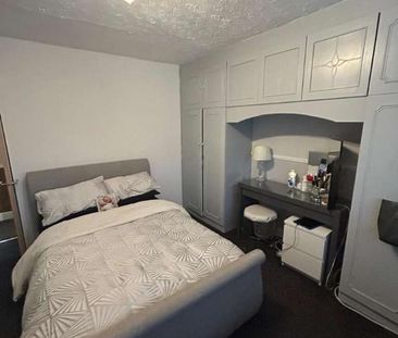 Dagnam Park Drive, Harold Hill, RM3 - Photo 2