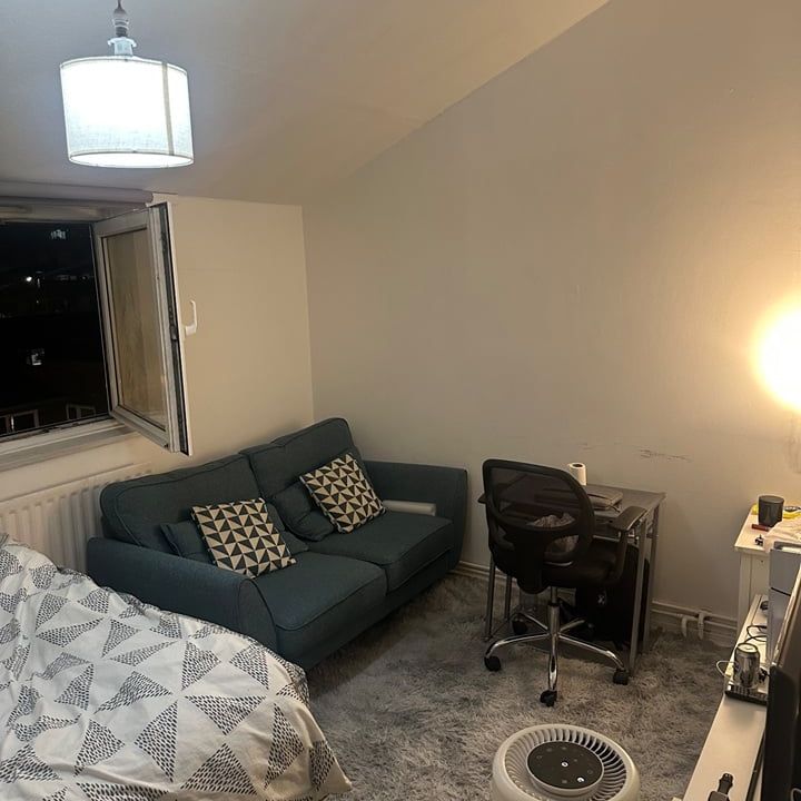 Room in a Shared House, Geneva Drive, SW9 - Photo 1