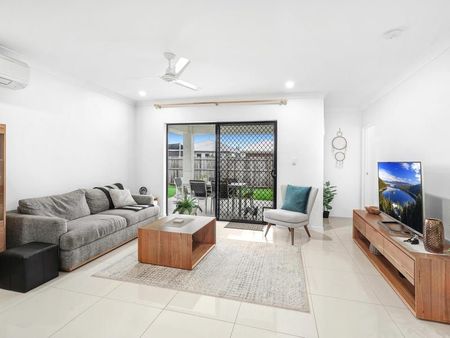 SPACE, STYLE AND PRIVACY - GORGEOUS FAMILY HOME! - Photo 5