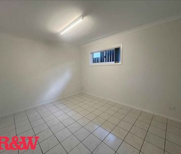SPACIOUS GRANNY FLAT !! - Photo 4