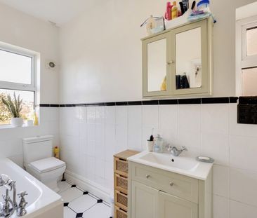 1 Bed Flat - Photo 1