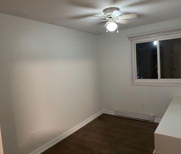 For Lease - 22 Hazelglen Court, Brampton, Ontario - Photo 2