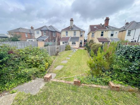 3 Bedroom House To Rent in Winton - £1,665 pcm Tenancy Info - Photo 2