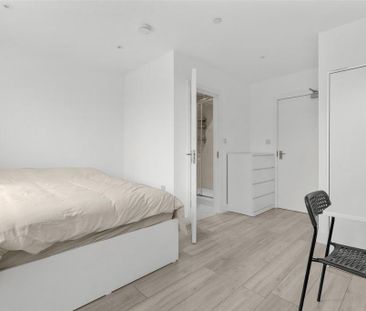 1 bedroom in a house share to rent - Photo 2