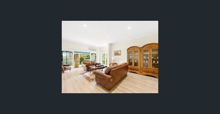 Charming House in Prestigious Locale - Photo 3