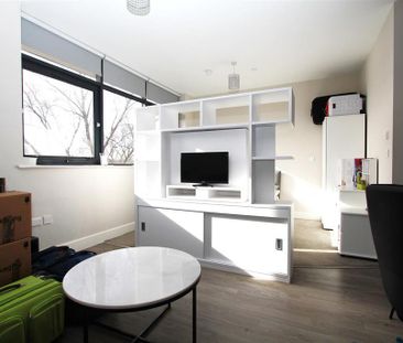Studio to rent - Photo 2