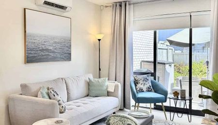 Ready to move in, stylish 2 bed townhouse - Photo 4