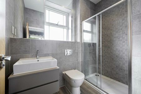 Roper Crescent, Lower Sunbury, TW16 - Photo 5