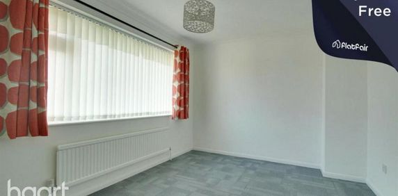 1 bedroom in a house share to rent - Photo 2