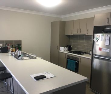 Spacious 4 bedroom home - Photo 2