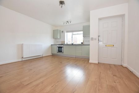 1 bedroom Flat To Let - Photo 2