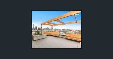 STUNNING VIEW APARTMENT IN NORTH MELBOURNE - Photo 3