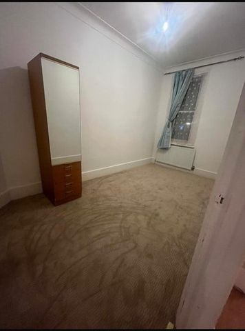 3 Bed Flat, Inchmery Road, SE6 - Photo 4