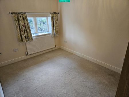 4 bedroom semi-detached house to rent - Photo 3