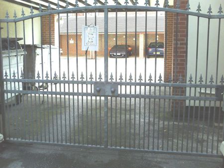 1 Bed Flat, The Wickets, NG2 - Photo 2