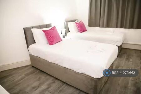 4 bedroom terraced house to rent - Photo 5