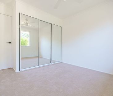 PRIME LOCATION, SINGLE LEVEL TOWNHOUSE AT SUN VILLAGE - Photo 3