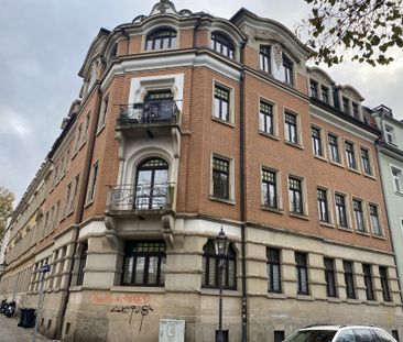 Geräumige 2-Zimmer-Mansardenwohnung in gepflegtem Mehrfamilienhaus ... - Foto 1