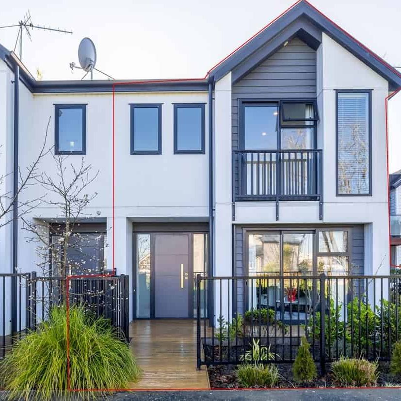 Trendy townhouse overlooks reserve - Photo 1