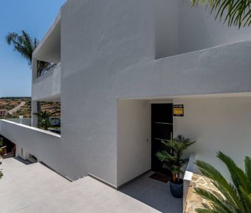 4 bedroom luxury Villa for rent in Estepona, Spain - Photo 4