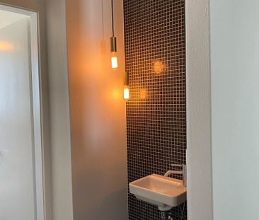 Charmante, lichtdurchflutete und ruhige 3.5 Zimmerwohnung - Photo 6