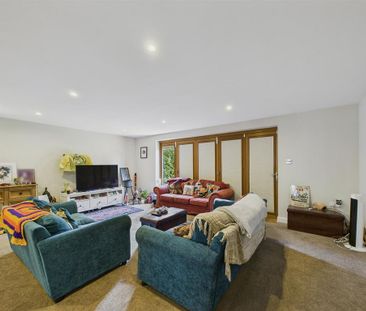 3 bedroom end of terrace house to rent - Photo 2