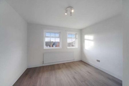 Grove Gardens, Tring, HP23 - Photo 3