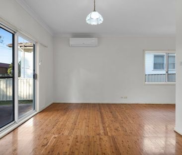 Spacious Four Bedroom Home - Photo 3