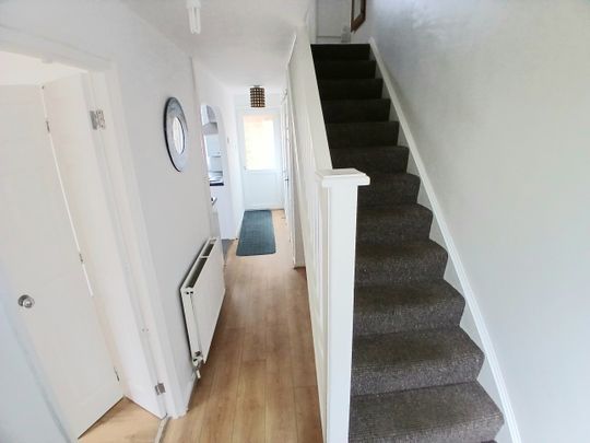 York Road, Stevenage - Photo 1