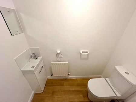 4 bedroom detached house to rent - Photo 4