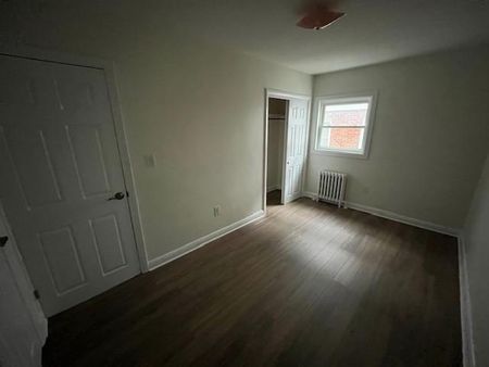 447 Palace Road Unit 3 - 2 bed, 1 bath - Photo 4