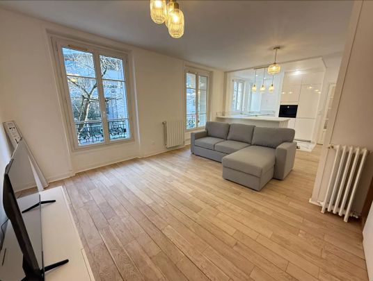 Appartement meublé neuf de 59 m2 rénové en entier - 1 chambre avec double séjour - Photo 1