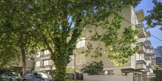 In one of South Yarra's premier leafy pockets! - Photo 3