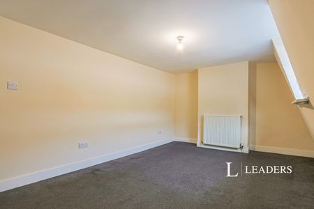 2 bedroom maisonette to rent North Street, Poole, Dorset, BH15 - Photo 5