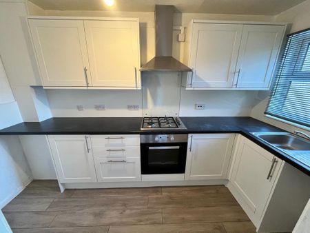 2 bedroom terraced house to rent - Photo 3