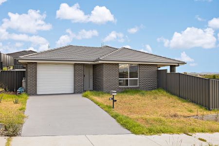 1/2 Daunt Street, Farley NSW 2320 - House For Rent | Domain - Photo 2